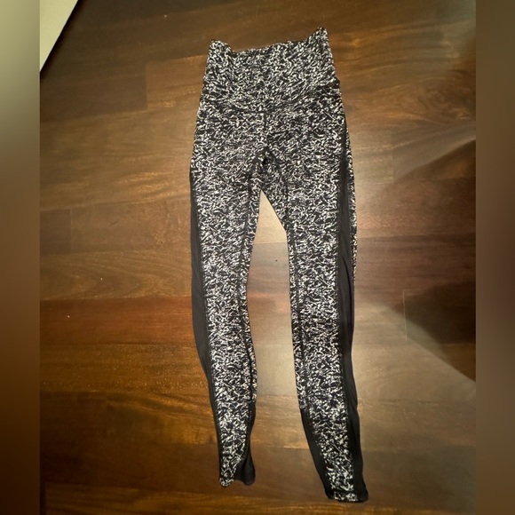 SIZE 2 Lululemon printed leggings, I’m not sure what style they are - Picture 1 of 4